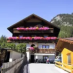 噶斯特豪斯考尼旅馆 Prägraten